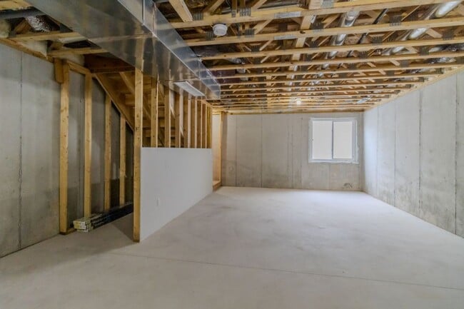 Building Photo - 1502 Simsbury St