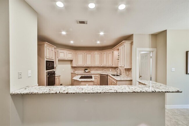 Building Photo - 16 Kelliwood Ct Cir