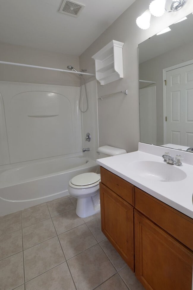 Building Photo - 4939 Heritage Heights Cir