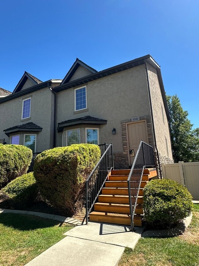 Primary Photo - GET $1000 OFF THE FIRST MONTHS RENT!!!