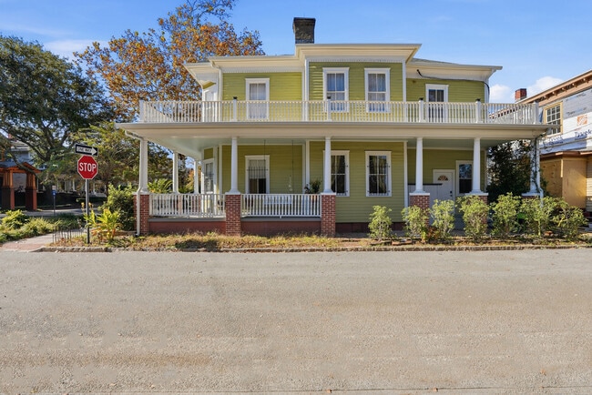 Building Photo - Savannah's Victorian Historic District