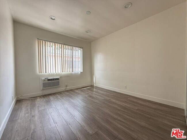 Building Photo - 13233 Oxnard St