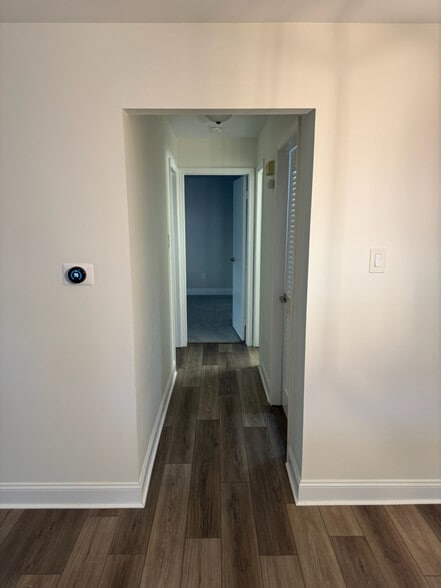 Building Photo - 347 Surrey Ct