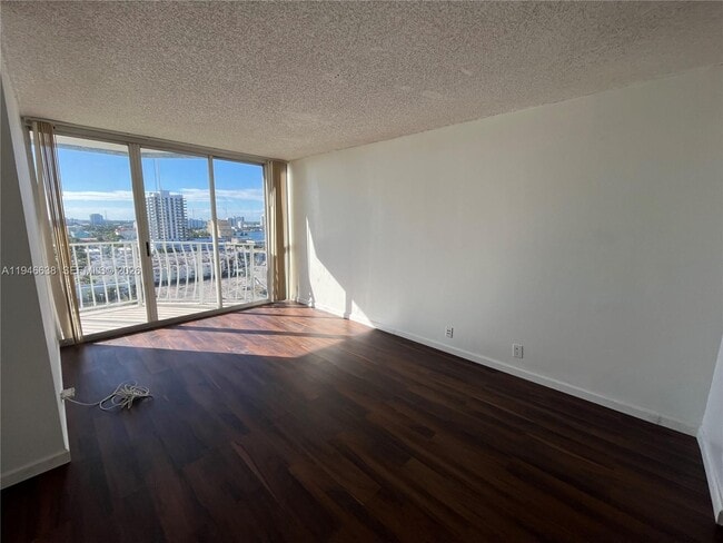 Building Photo - 7601 E Treasure Dr