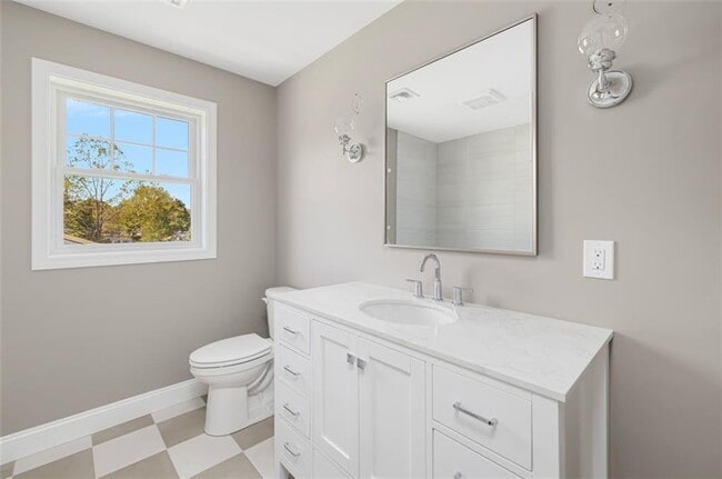 Building Photo - 237-237 Pequot Ave