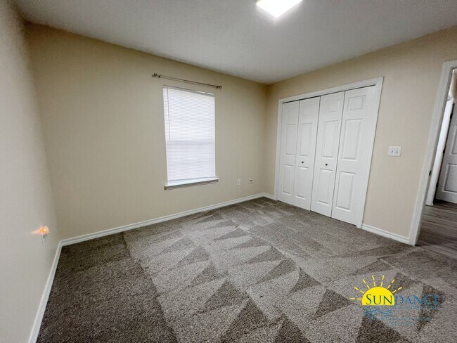 Building Photo - Custom upgrades in this beautiful Crestview home!