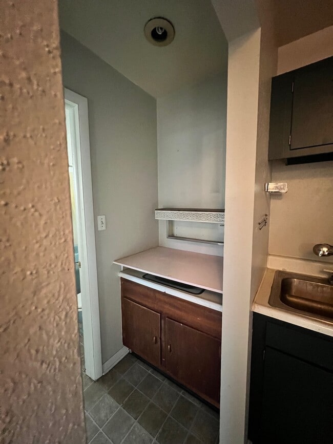 Building Photo - 1309 Burton Ct