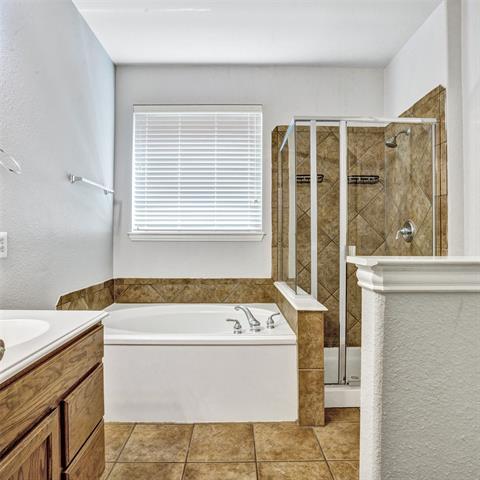 Building Photo - 11546 La Grange Dr