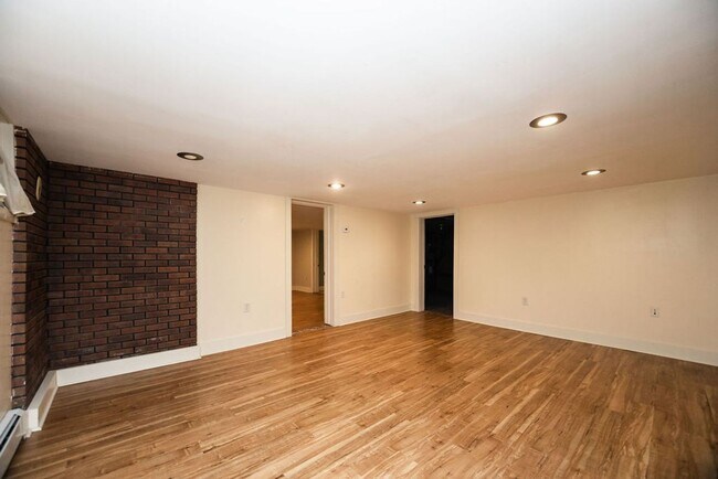 Building Photo - 2 Bedroom + Office, 3 Bath in Old Town Fort Collins