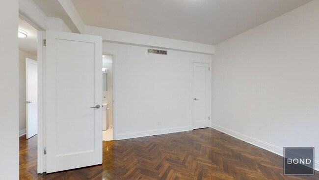 Building Photo - 219 E 69th St