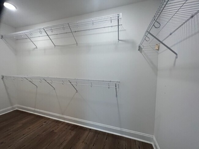 Building Photo - MOVE IN READY