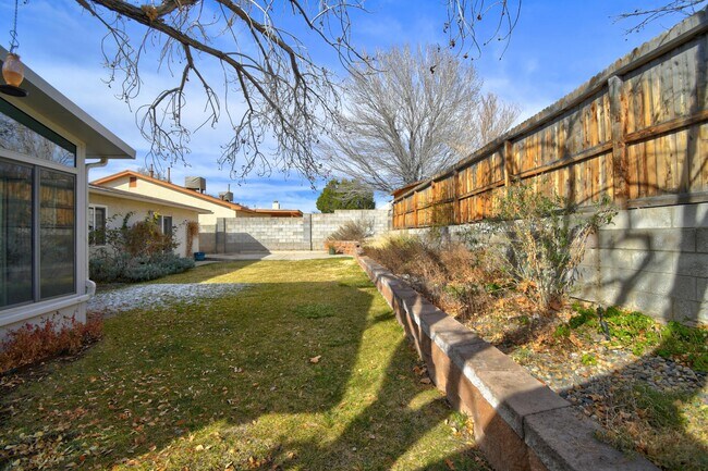 Building Photo - 5316 Van Christopher Dr NE