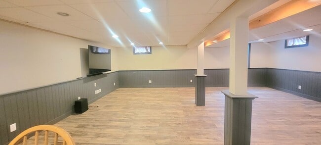 Building Photo - Small town Macon!