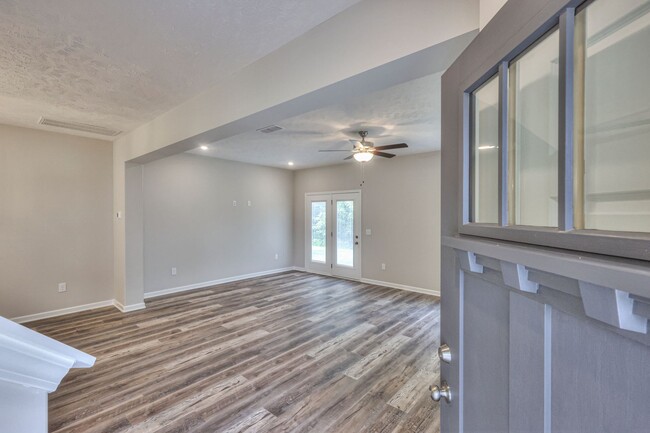 Building Photo - BRAND NEW STUNNING 3 Bed 2.5 Bath in Manch...