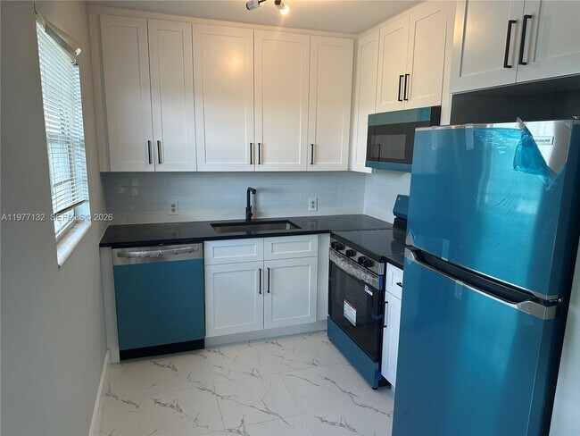 Building Photo - 365 Brighton I