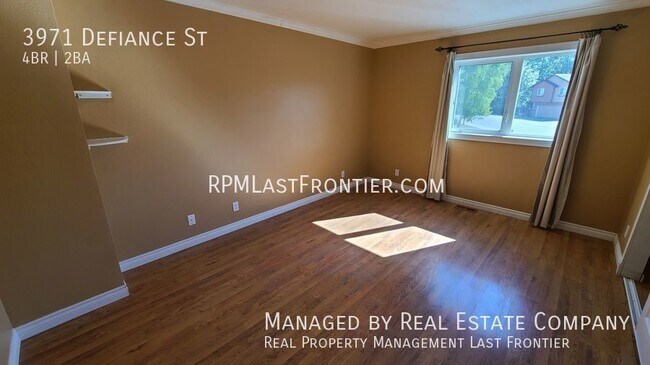 Building Photo - Gorgeous 4 Bedroom and 2 Bath Home w/ Fenc...