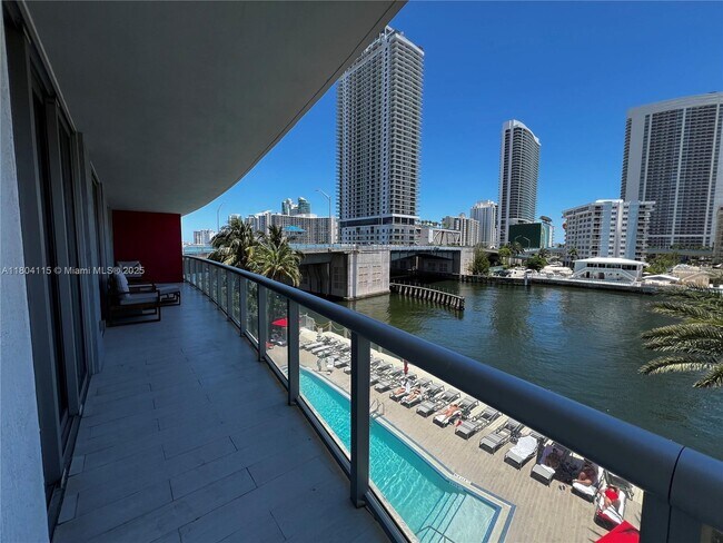 Building Photo - 2600 E Hallandale Beach Blvd