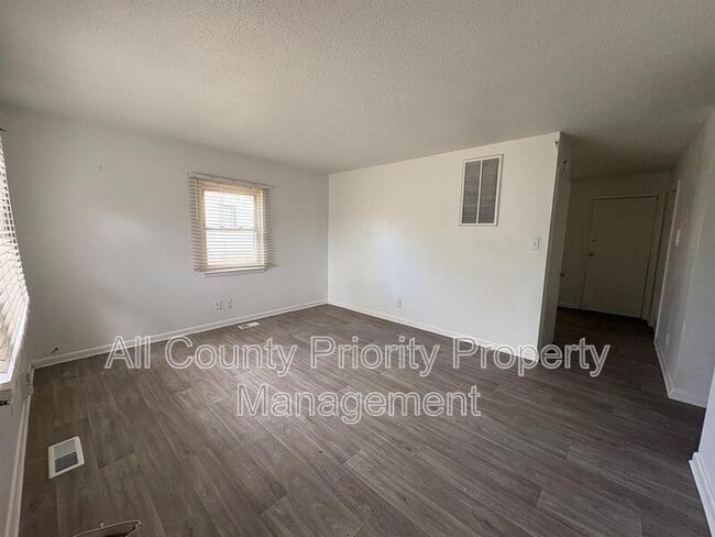 Building Photo - 1015 Da Vinci St