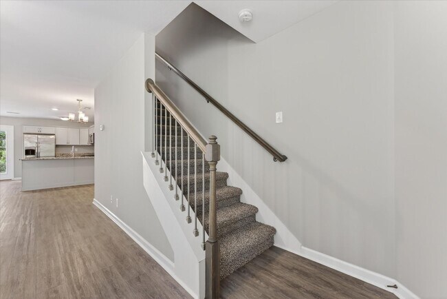 Building Photo - The Stowe Court Dog Friendly Condo for rent!