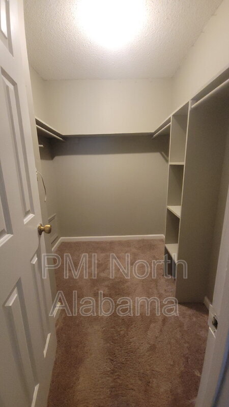 Building Photo - 1502 Barrington Rd NW