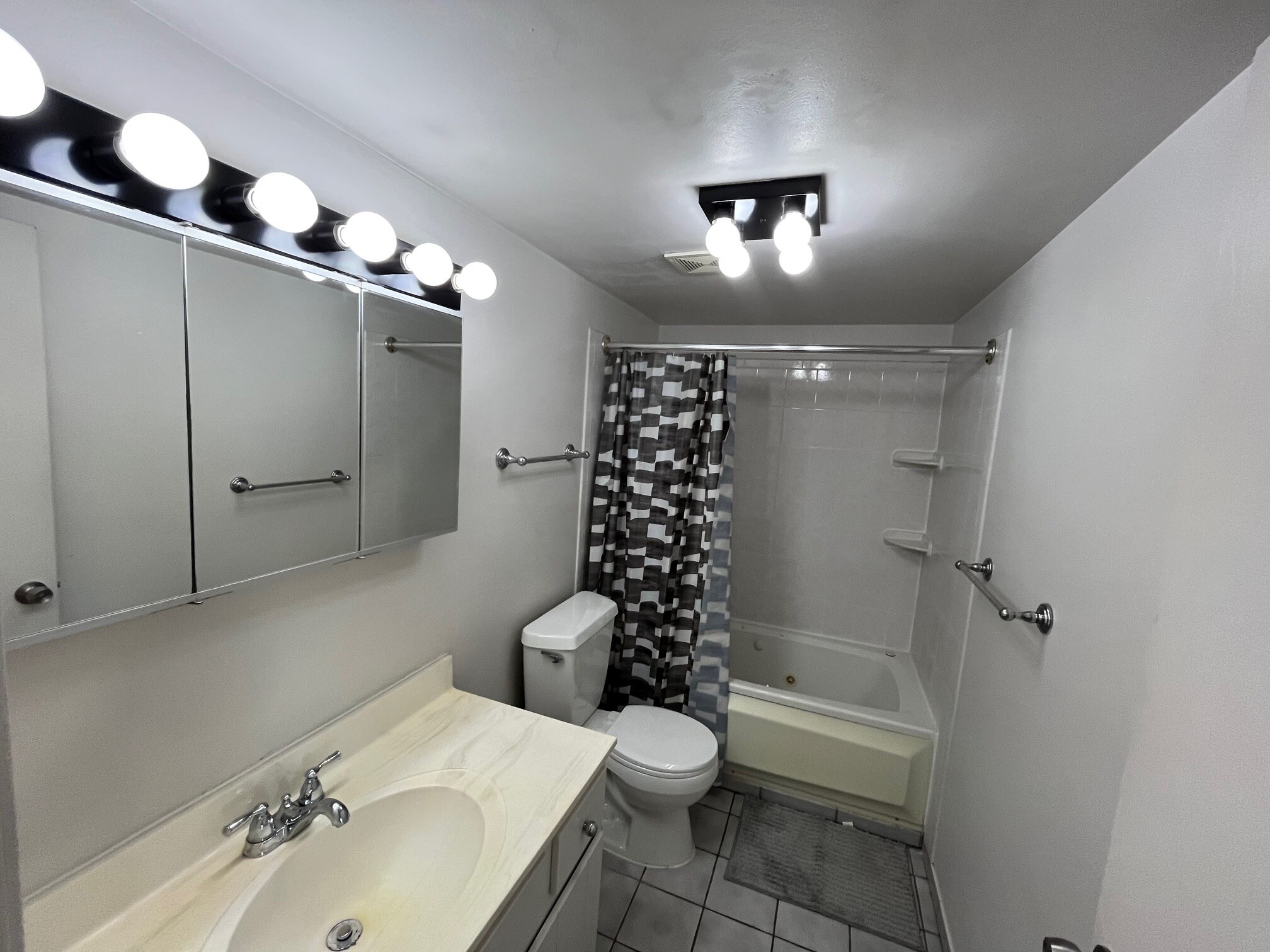 Building Photo - 1030 Dunlop Ave