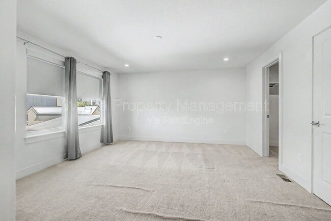Building Photo - 2708 W 25th Ave