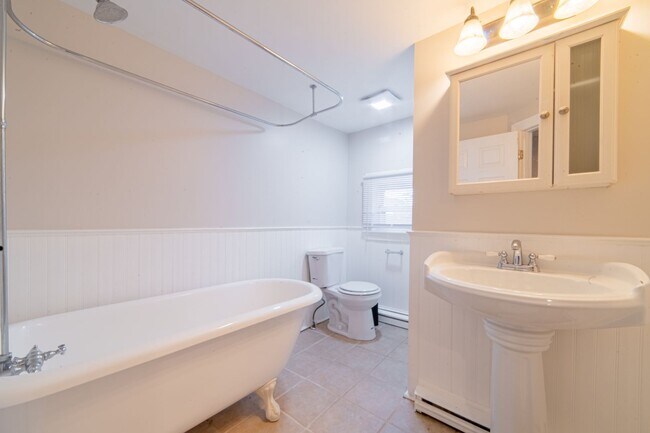 Building Photo - Beautiful 2-Story 3BR / 2BA Single-Family Home – Move-In Ready Rental