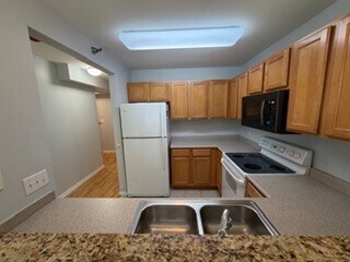 Building Photo - 345 N La Salle Dr