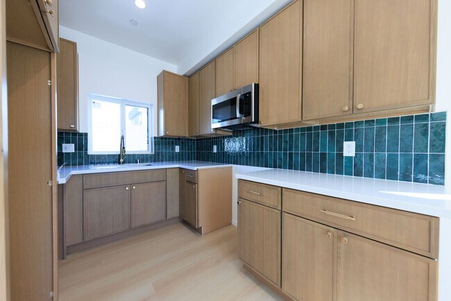 Building Photo - Luxury Never Before Lived in Townhomes!