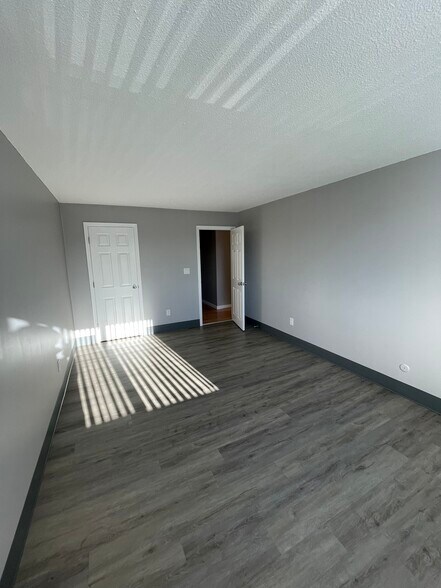 Building Photo - 124 Mammoth Rd