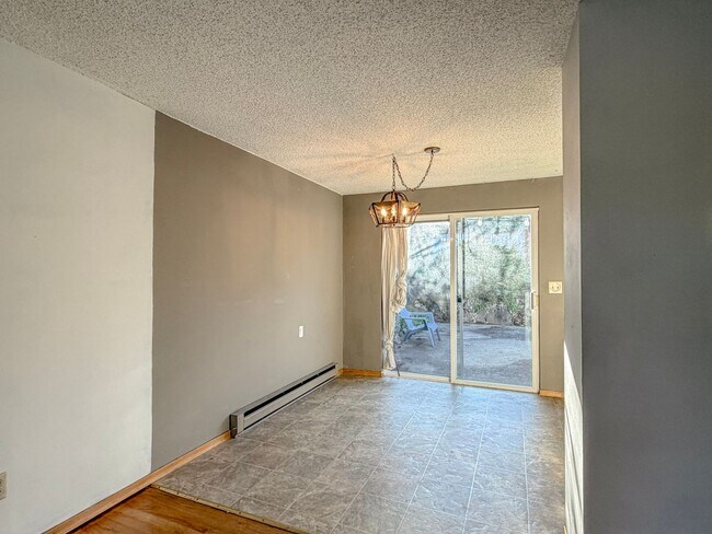 Building Photo - 3221340