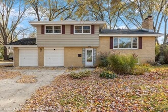 Building Photo - 320 Elmwood Dr