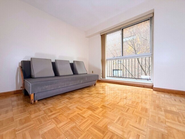 Building Photo - 1850 Beacon St