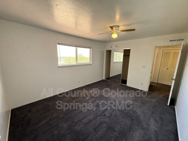 Building Photo - 1129 Cree Dr