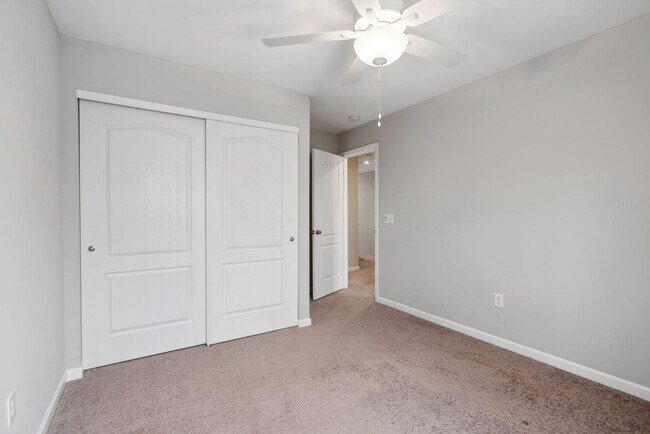 Building Photo - Spacious 3-Bedroom Townhome with Fantastic...