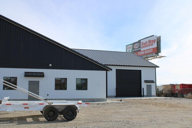 Building Photo - 61A W 465 N