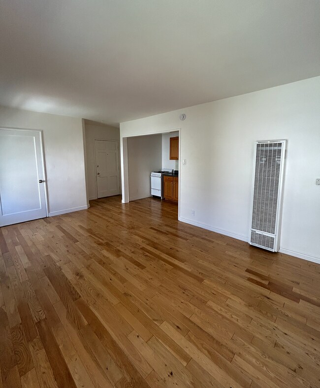 Building Photo - Charming studio in prime Los Angeles locat...
