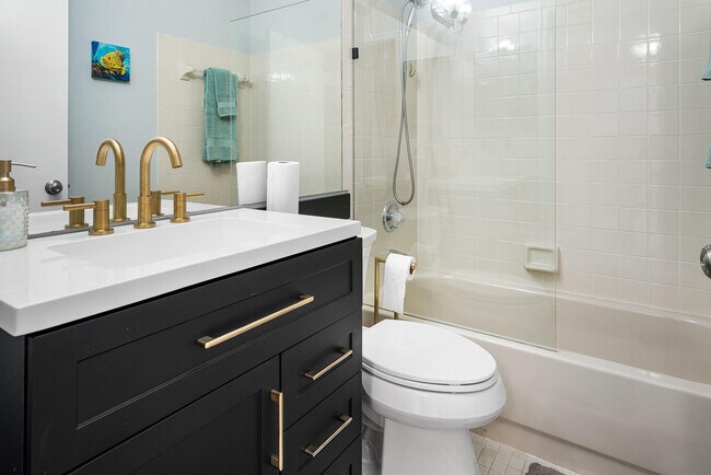 Building Photo - 3068 S Oakland Forest Dr