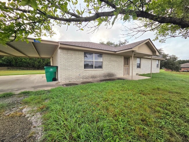 Building Photo - NEW IN MANAGEMENT - AVAILABLE NOW!