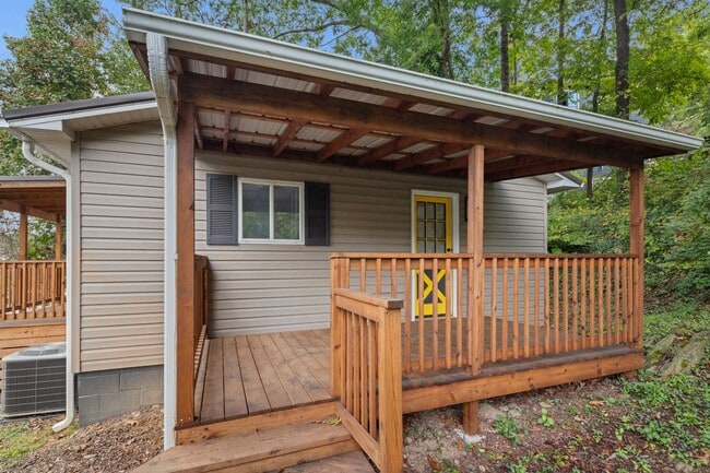 Building Photo - Renovated Cottage - Central West Asheville...