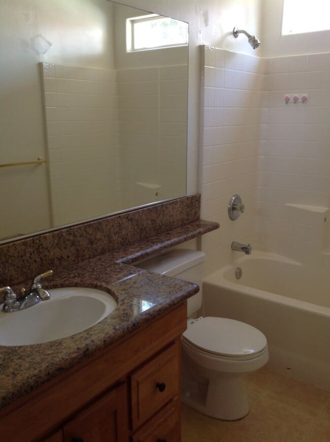 Building Photo - 504 Tabor Way