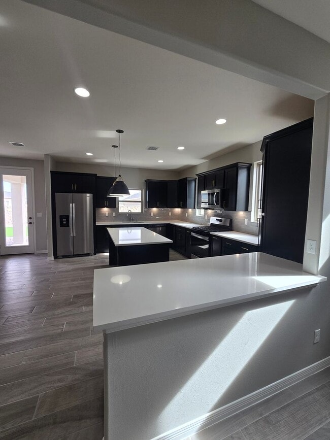 Building Photo - LUXURIOUS EASTSIDE HOME FOR RENT