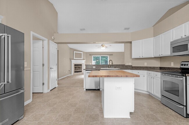 Building Photo - 1484 Longbranch Dr