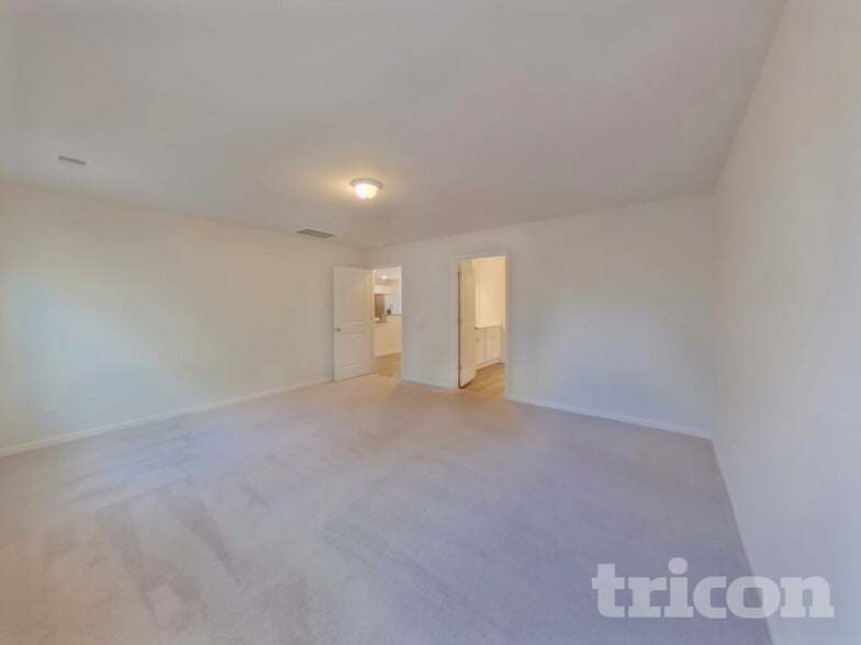 Building Photo - 14 Chalet Ct