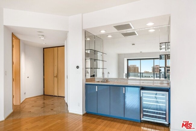 Building Photo - 10490 Wilshire Blvd