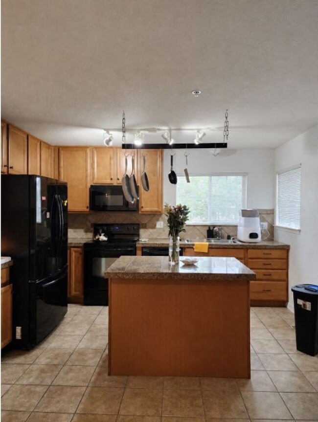 Building Photo - 23525 E Platte Dr