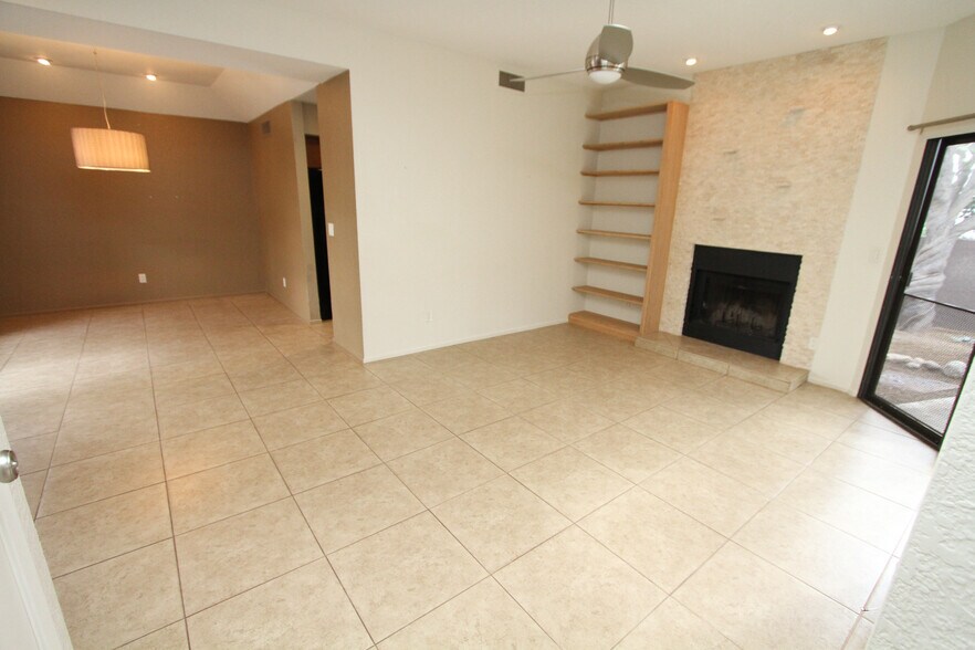 Living room & fireplace - 5557 N Mica Mountain Dr
