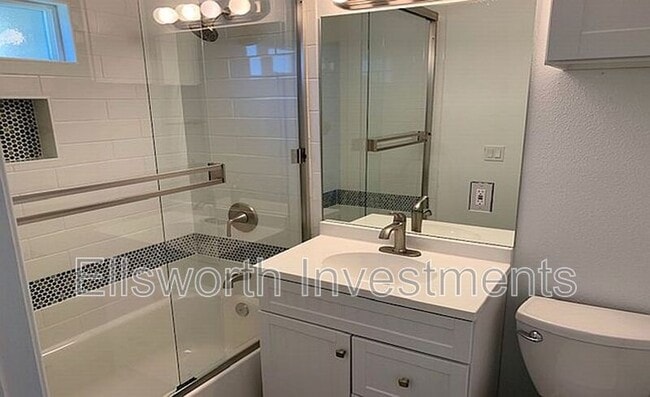 Building Photo - 3327 La Junta Ave