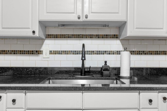 Building Photo - 3BR/1BA Home with W/D Hookups + Holiday Move-In Special $250 !!