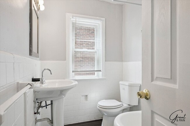 Building Photo - $1325 3 bedroom bungalow